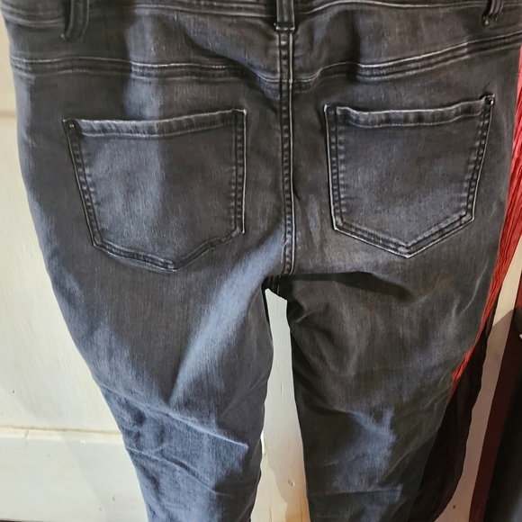 DC Jeans Slightly Curvy Gray Embroidered Floral Skinny Denim Size 16P Y2K - Picture 3 of 7